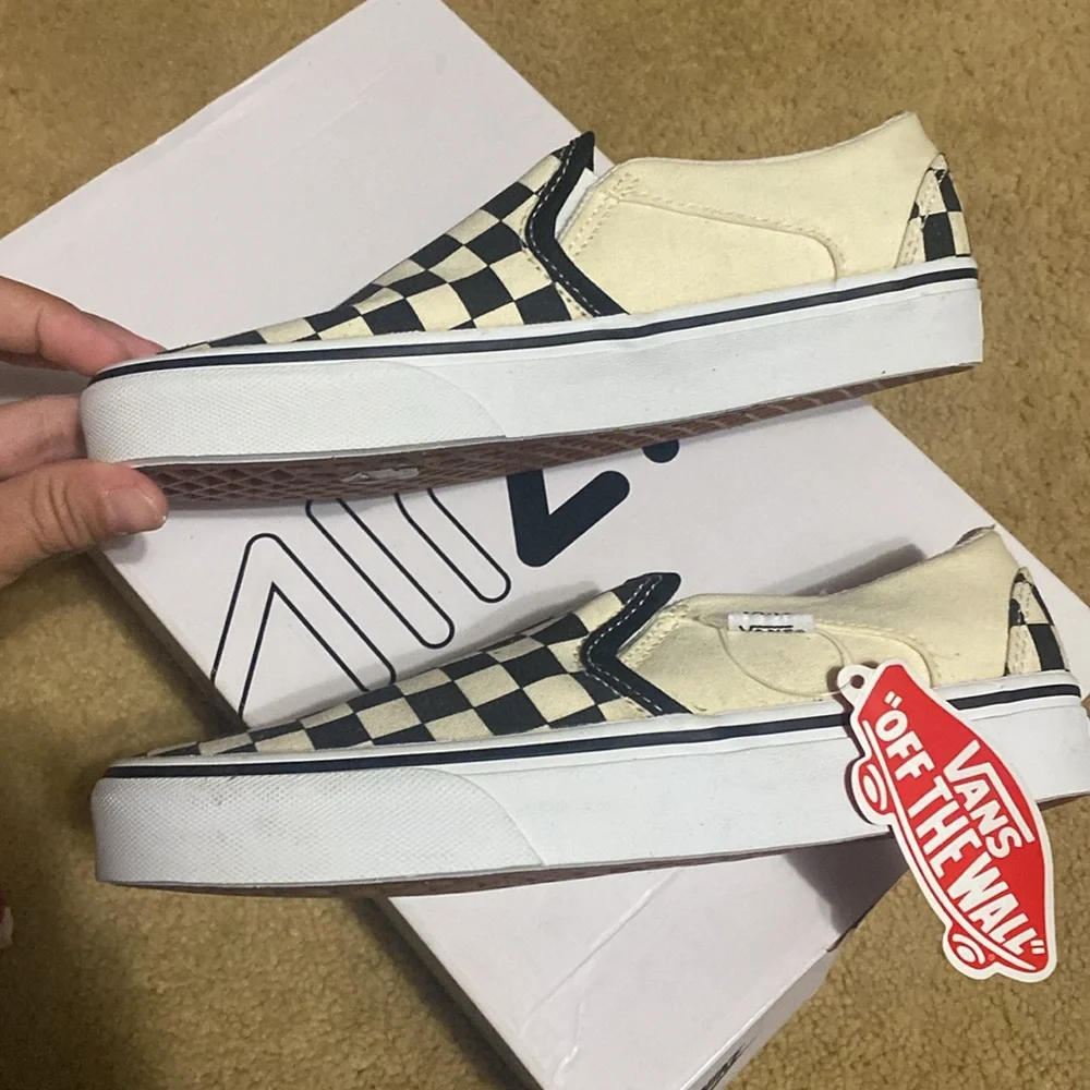 Vans - Picture 2 of 5
